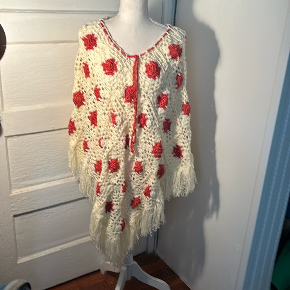 Very nice new, Artesanal hand-knitted woman cape.